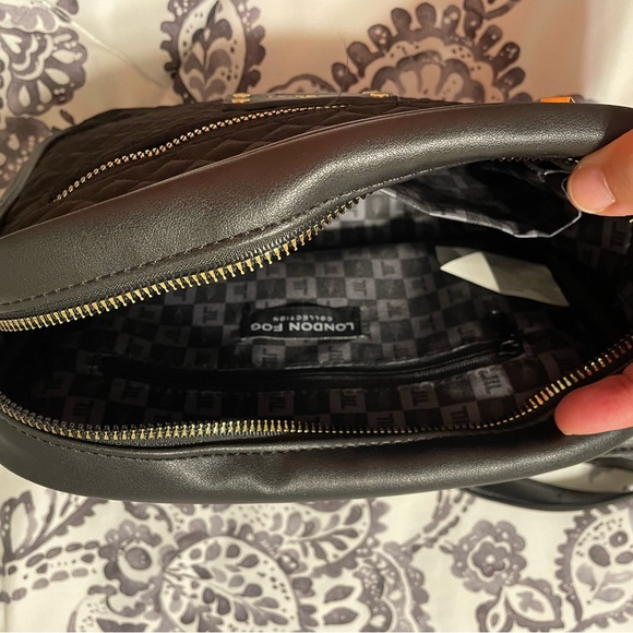 London Fog crossbody purse - Picture 2 of 8